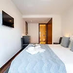 Daire Premium Flat W/ Pool, Gym & Garage By Hostwise