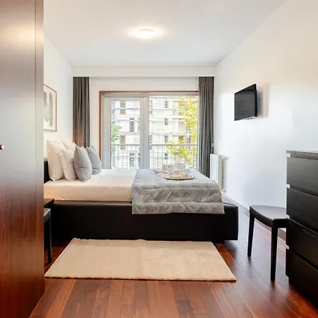 Premium Flat W/ Pool, Gym & Garage By Hostwise * Oporto