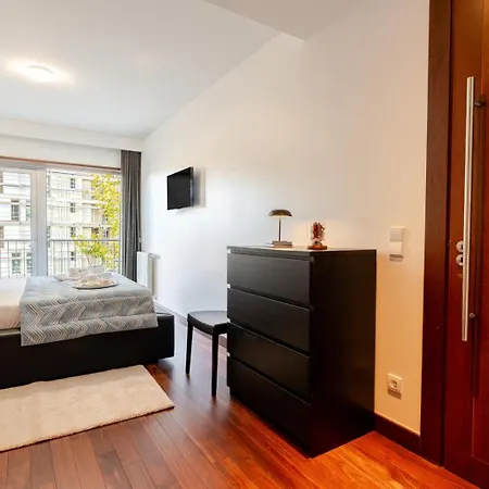 Premium Flat W/ Pool, Gym & Garage By Hostwise Lägenhet *