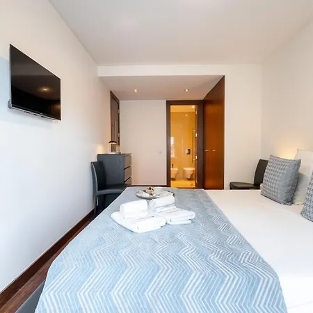 Apartment Premium Flat W/ Pool, Gym & Garage By Hostwise