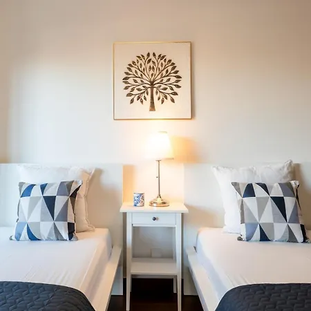 Apartment Premium Flat W/ Pool, Gym & Garage By Hostwise *
