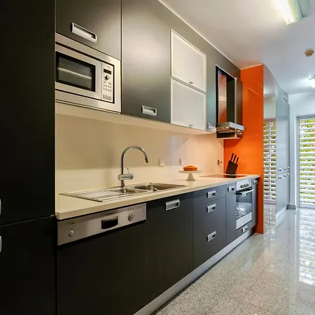 아파트 Premium Flat W/ Pool, Gym & Garage By Hostwise