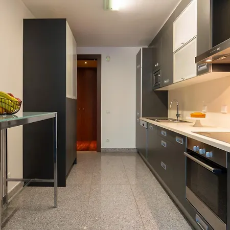 Premium Flat W/ Pool, Gym & Garage By Hostwise