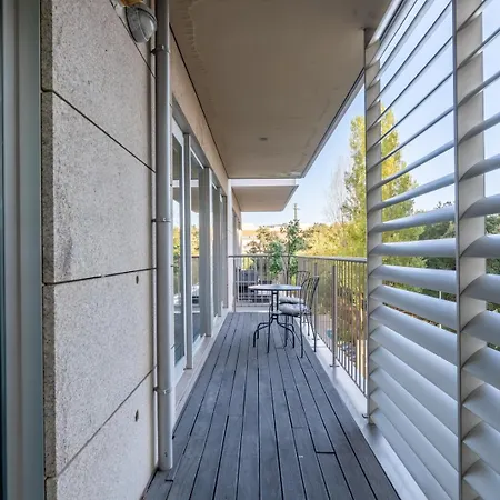 아파트 Premium Flat W/ Pool, Gym & Garage By Hostwise