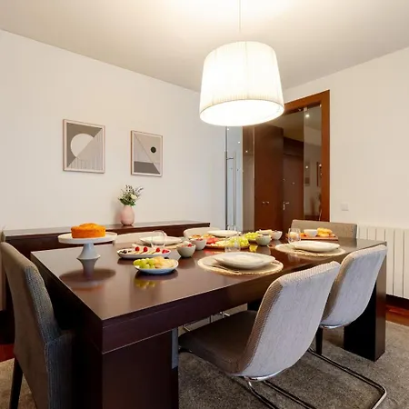 Premium Flat W/ Pool, Gym & Garage By Hostwise Apartment *
