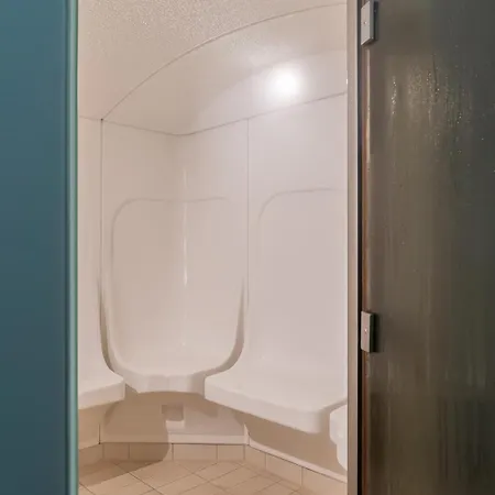 Premium Flat W/ Pool, Gym & Garage By Hostwise * Oporto