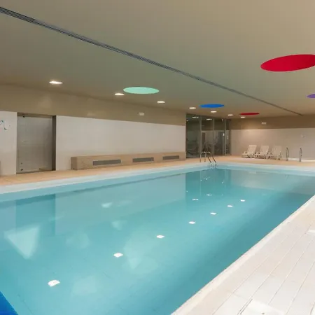 Apartment Premium Flat W/ Pool, Gym & Garage By Hostwise