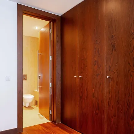 Premium Flat W/ Pool, Gym & Garage By Hostwise *