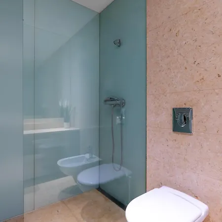 Premium Flat W/ Pool, Gym & Garage By Hostwise *