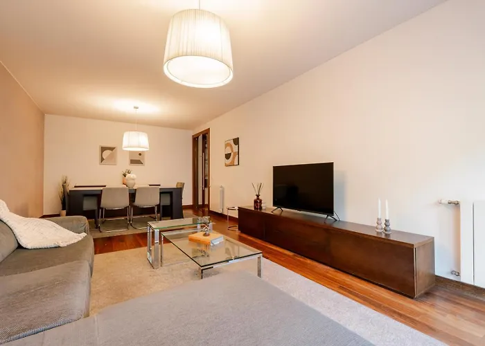 Premium Flat W/ Pool, Gym & Garage By Hostwise Apartament