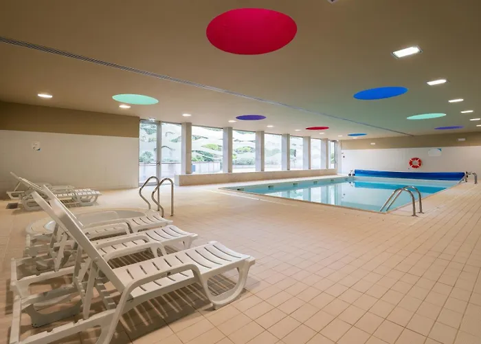 Premium Flat W/ Pool, Gym & Garage By Hostwise