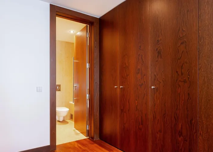 Premium Flat W/ Pool, Gym & Garage By Hostwise *