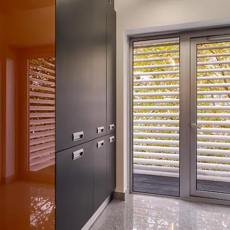 Premium Flat W/ Pool, Gym & Garage By Hostwise شقة