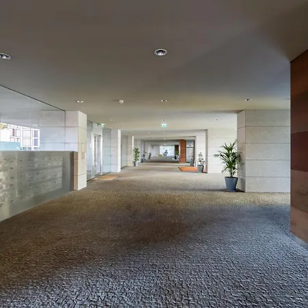 Premium Flat W/ Pool, Gym & Garage By Hostwise *