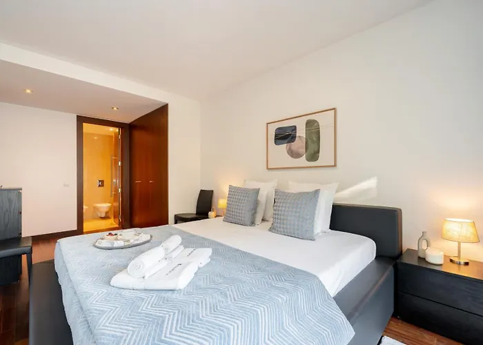 Premium Flat W/ Pool, Gym & Garage By Hostwise