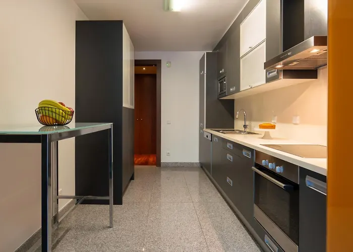 Premium Flat W/ Pool, Gym & Garage By Hostwise