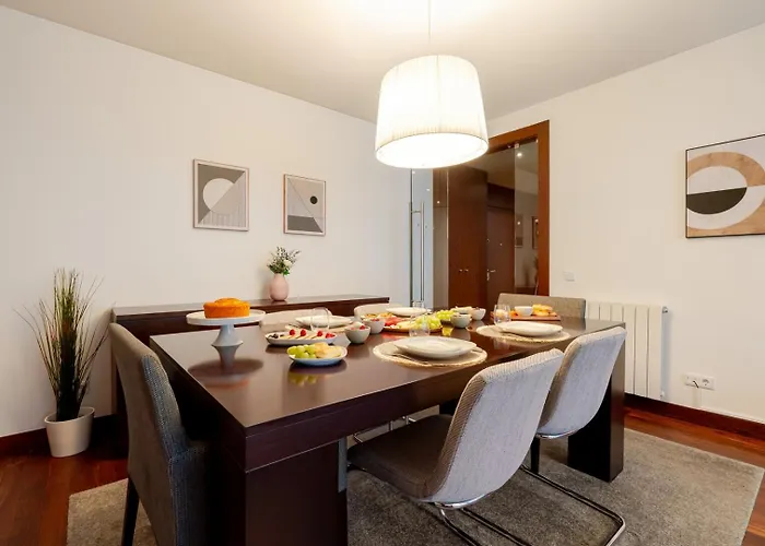 Premium Flat W/ Pool, Gym & Garage By Hostwise شقة *