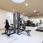 Premium Flat W/ Pool, Gym & Garage By Hostwise شقة *