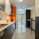 شقة Premium Flat W/ Pool, Gym & Garage By Hostwise *